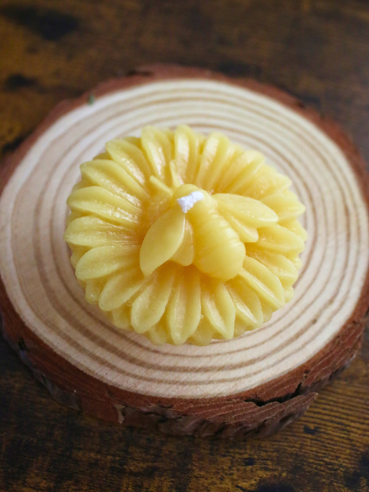 Bee on a Flower Floating Candle